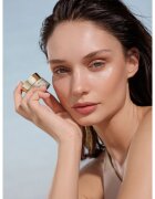 Ahava Osmoter™ Skin-Responsive озаряващ крем за околоочната зона против отоци и тъмни кръгове 15 мл.
