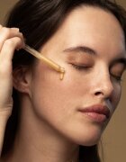 Antipodes Glow Vitamin C озаряващ серум против първите признаци на стареене на кожата 30 мл.