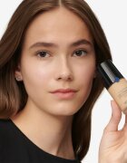 Armani Designer Glow Foundation подмладяващ и озаряващ фон дьо тен SPF 15 цвят 4 30 мл.