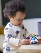 Baby Einstein Curiosity Clutch Twist & Pop играчка за подреждане 3 m+ 1 бр.