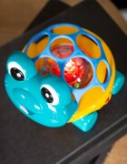 Baby Einstein Neptune the Turtle™ Curious Car кола с дрънкалка 3 m+ 1 бр.
