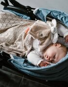 BabyOno Have Fun Baby Bunny играчка за заспиване с дрънкалка 1 бр.