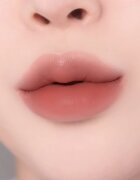 Banila Co. Romantic Blush мултифункционален грим за устни и скули за перфектен външен вид цвят 15 Nutty 3.7 гр.