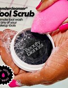 beautyblender® Tool Scrub Charcoal Твърдо почистващо средство за гъби и четки за грим 28.3 гр.