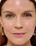 Benefit The POREfessional Foundation течен озаряващ фон дьо тен с ниацинамид цвят 16W Stellar 30 мл.