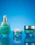 Biotherm Aquasource Total Eye Revitalizer грижа за околоочния контур срещу отоци и тъмни кръгове с охлаждащ ефект 15 мл.