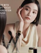 Bobbi Brown Serum Silk Foundation лек фон дьо тен с озаряващ ефект цвят Beige 30 мл.