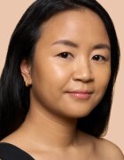 Bobbi Brown Weightless Skin Foundation SPF 15 дълготраен фон дьо тен с хидратиращ ефект цвят Honey 30 мл.