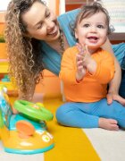 Bright Starts Lights & Colors Driver играчка за подреждане с мелодия 6 m+ 1 бр.