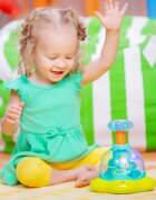 Bright Starts Press & Glow Spinner играчка за подреждане с мелодия 6 m+ 1 бр.