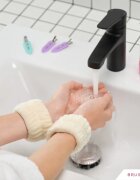 BrushArt Home Salon Wrist wash bands гривни против стичаща се вода при миене на лицето Cream 2 бр.
