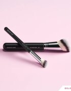 BrushArt Professional B12 Angled concealer brush четка за коректор B12 1 бр.