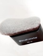 Brushworks Blending Face & Body Brush кабуки четка за лице и тяло тип NO. 24 1 бр.
