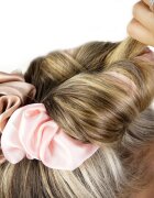 Brushworks Heatless Curling Scrunchie ластик за навиване на косата 1 бр.