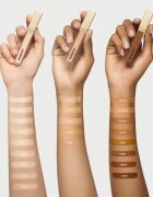 Burberry Beyond Wear Concealer дълготраен коректор цвят 100 Medium Deep Cool 8 мл.