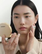 Burberry Beyond Wear Perfecting Matte Cushion дълготраен грим в гъбичка SPF 15 цвят Fair Warm 10 14 гр.