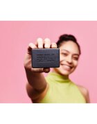 Carbon Theory Charcoal & Tea Tree Oil почистващ твърд сапун за успокояване на кожата 100 гр.