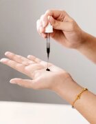 Carbon Theory Charcoal Tea Tree Oil & Vitamin E регенериращ нощен серум с ревитализиращ ефект за проблемна кожа 30 мл.