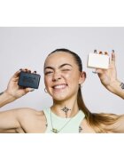 Carbon Theory Salicylic Acid & Shea Butter нежен почистващ сапун с пилинг ефект 100 гр.