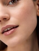 Catrice Aura Drop Lip Elixir масло от нар с подхранващ ефект цвят 010 Sparkle Served 4 мл.