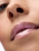 Catrice Diamond Glaze гланц за устни холографичен ефект цвят 010 Bubbles 'N' Troubles 3 мл.