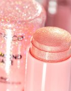 Catrice Diamond Haze Jelly твърд крем хайлайтър в стик цвят 010 Born To Sparkle 7.5 гр.