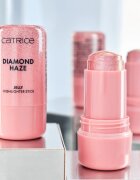 Catrice Diamond Haze Jelly твърд крем хайлайтър в стик цвят 010 Born To Sparkle 7.5 гр.