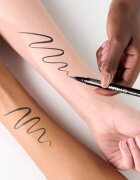 Catrice Hyper Liner Brush Eyeliner течна очна линия с матиращ завършек цвят 010 Classic Black 0.52 мл.