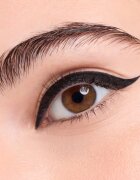 Catrice Hyper Liner Brush Eyeliner течна очна линия с матиращ завършек цвят 010 Classic Black 0.52 мл.
