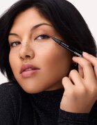 Catrice Hyper Liner Brush Eyeliner течна очна линия с матиращ завършек цвят 010 Classic Black 0.52 мл.