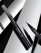 Catrice Hyper Liner Brush Eyeliner течна очна линия с матиращ завършек цвят 010 Classic Black 0.52 мл.