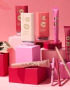 Catrice KISS & GLOW кремообразен руж в стик цвят C02 Amor's Fave 18 гр.