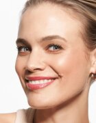 Catrice Melt & Shine тониращ балсам за устни цвят 070 Pink Hawaii 13 гр.