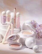 Catrice PEARLFECTION блестящ гланц за устни цвят 01 Pearlfect Kiss 3.2 мл.