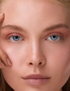 Catrice Soft Melt Liquid To Powder течни очни сенки с матиращ ефект цвят 020 Peach Fuzz 3.4 мл.