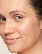Chantecaille Sheer Glow Face Tint тониращ гел за освежаване и изглаждане на кожата Gold 30 гр.