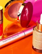 Clarins Lip Comfort Oil Limited Edition масло от нар с хидратиращ ефект цвят 22 daring orange 7 мл.