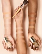 Clarins Skin Illusion Velvet течен фон дьо тен с матов завършек с подхранващ ефект цвят 102.5C 30 мл.