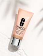 Clinique Moisture Surge™ Sheertint Hydrator SPF 25 тониращ хидратиращ крем SPF 25 цвят Universal Very Light 40 мл.