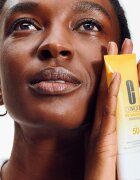 Clinique Sun UV Solutions Mattifying Sunscreen SPF 50 слънцезащитен крем за лице с матиращ ефект 40 мл.