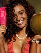 Coco & Eve Sunny Honey Sun-kissed Gradual Tanning Lotion автобронзиращ лосион за постепенен тен с аромат Coco-Mango 200 мл.