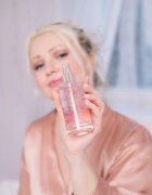Crystallove Rose Quartz Shimmer Facial Mist мъгла за лице за озаряване на лицето 100 мл.