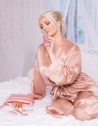 Crystallove Rose Quartz Shimmer Facial Mist мъгла за лице за озаряване на лицето 100 мл.