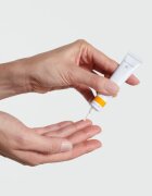 Dr. Hauschka Eye And Lip Care дневен хидратиращ крем за околоочната област 12.5 мл.