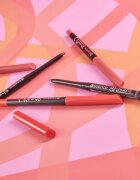 Essence 8h Matte Comfort матиран молив за устни с острилка цвят 18 Cherry On Top 03 гр.