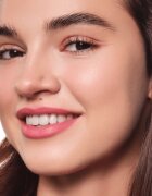 Essence 8h Matte Comfort матиран молив за устни с острилка цвят 20 Mauve Mirage 0.3 гр.