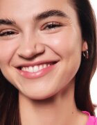 Essence All About Soft Glow! прозрачна фиксираща пудра за озаряване на лицето 8 гр.