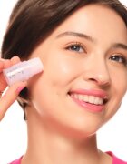 Essence BABY GOT GLAZE озарител в стик 4.5 гр.