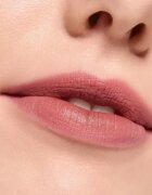 Essence Blur Soufflé матиращо течно червило цвят 01 Deep Scroll 3.6 мл.