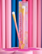 Essence BRUSH IT LIKE IT'S ART eyeshadow brush четка за сенки за очи 01 Throwing A Little Color 1 бр.